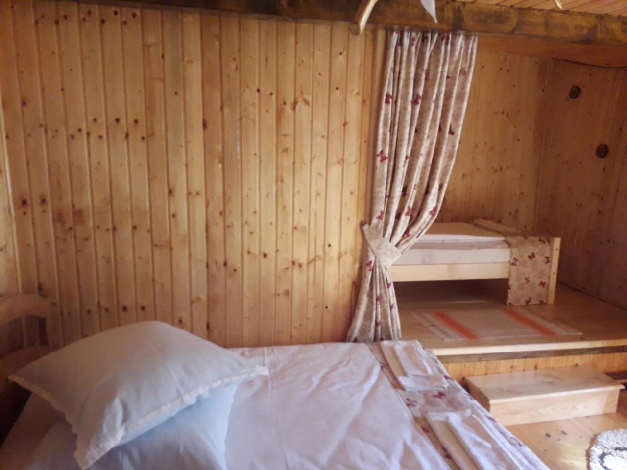 Casa Bunicii 호텔 Costeşti 외부 사진